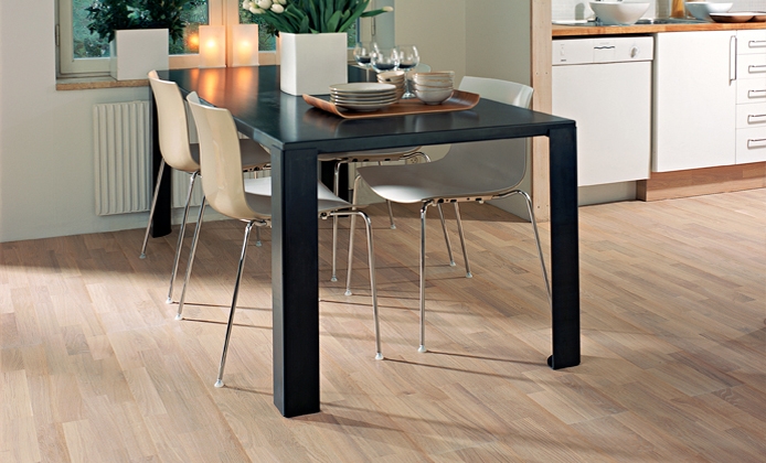 Паркетная доска Kahrs Песочная Дуб Сорренто Sorrento 153N38EK0VKW240 Variation 2423×200×15 фото в интерьере